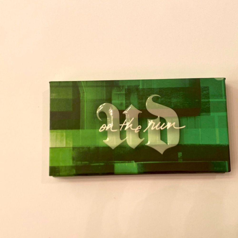 Urban Decay G Train Palettee eyeshadows